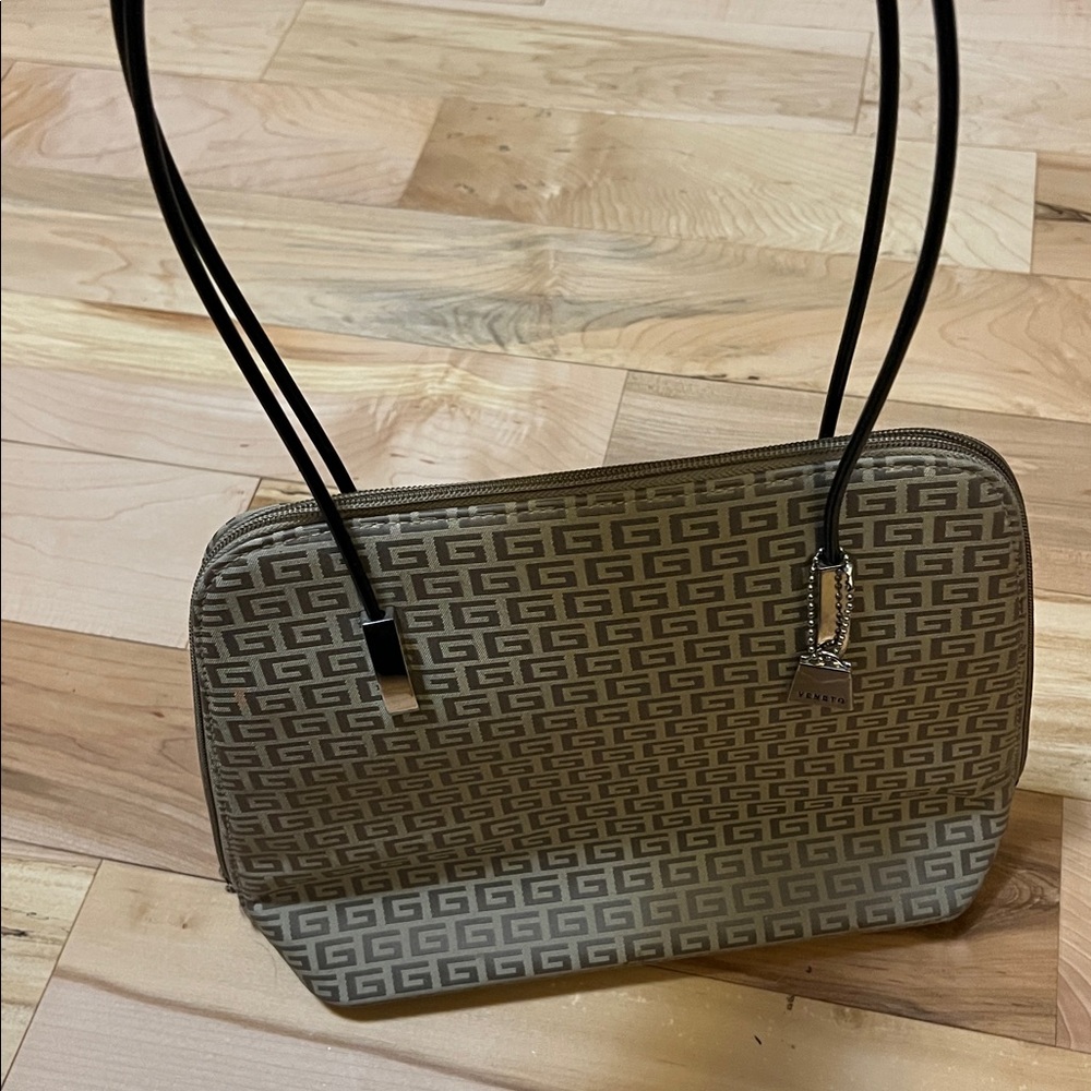 Stylish Veneto Vintage Handbag - Picture 9 of 13